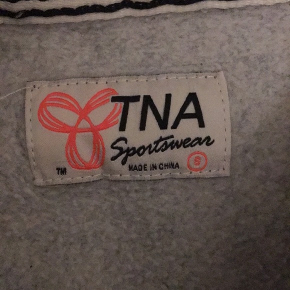 TNA sportswear sweater - Picture 3 of 3